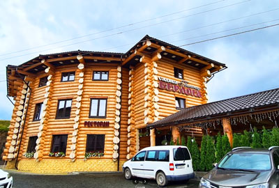 Місце зустрічі з пілотами для польотів на параплані у Пилипці